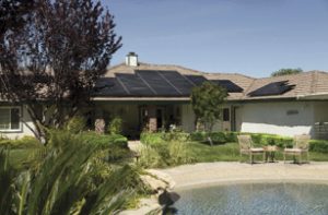 Tejado casa con placas solares
